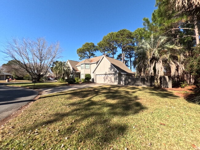 Building Photo - 998 Fay Dr