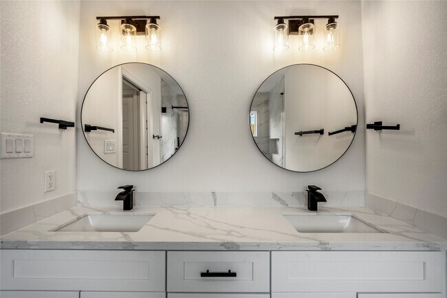 Building Photo - 3923 Alsace St