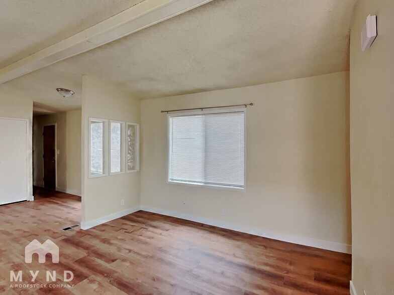 Building Photo - 979 45th St
