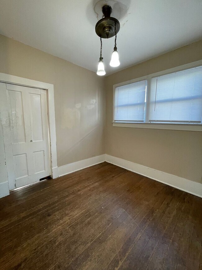 Building Photo - 1113 Constitution St