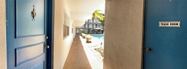 Building Photo - 1407 NE 56th St