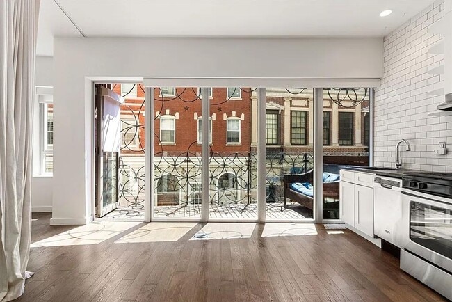 Building Photo - 126 Salem St