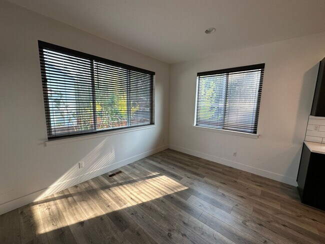 Building Photo - 968 SW 213th Ave