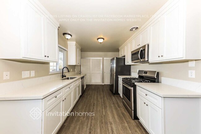 Building Photo - 321 W Hacienda Dr