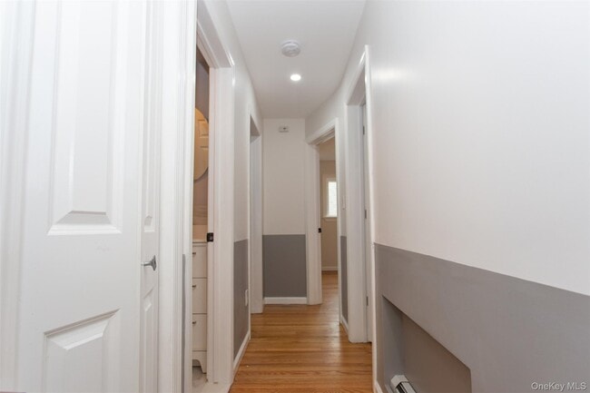 Building Photo - 712 Barnes Ave