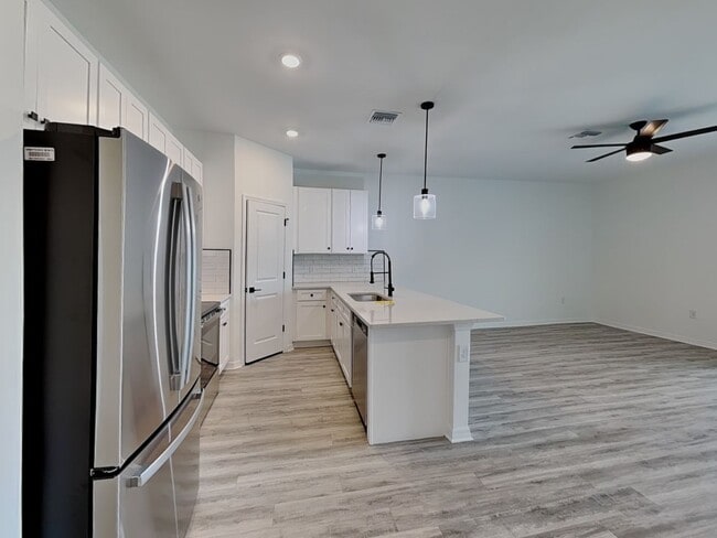 Building Photo - 475 Linden Ave S