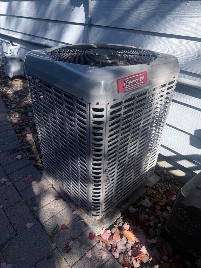 Building Photo - Updated Single Level Home in Highly Sought...