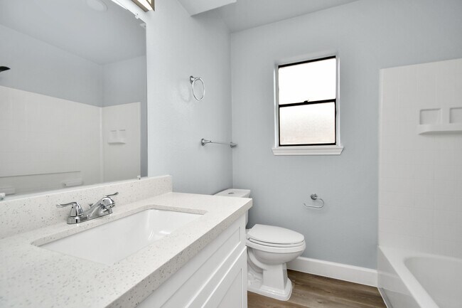 Building Photo - 6411 Hollow Oaks Dr