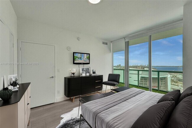 Building Photo - 888 Biscayne Blvd