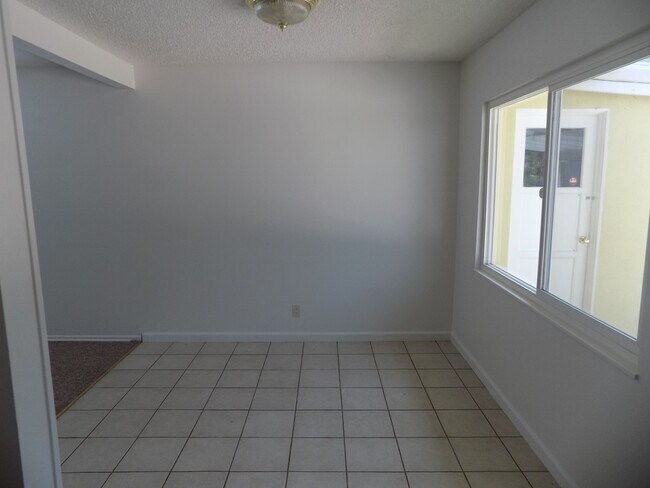 Building Photo - 131 Ramona Dr