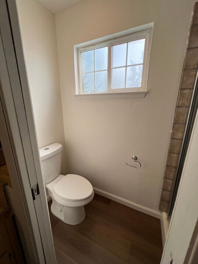 Building Photo - Updated 3 bedroom single story in Manteca!