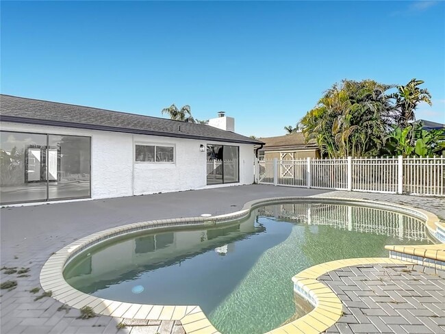 Building Photo - 9920 San Mateo Way