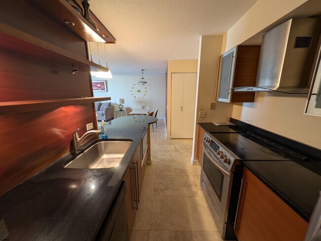 Building Photo - 526 Pacific Ave