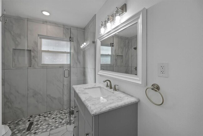 Building Photo - 5201 Verdome Ln