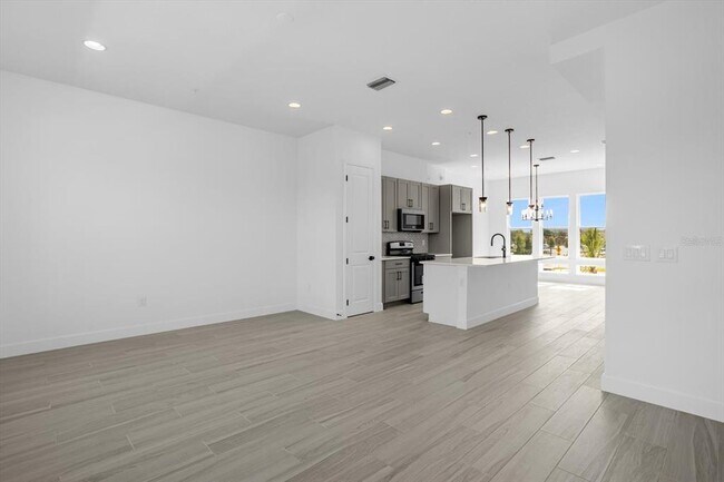 Building Photo - 2368 Brix St