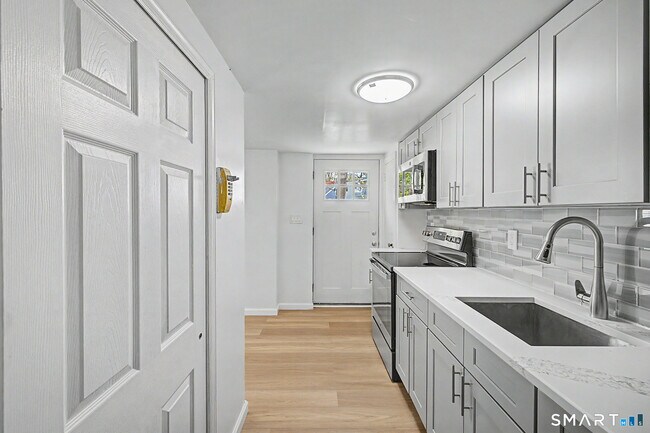 Building Photo - 22 Treat Ave