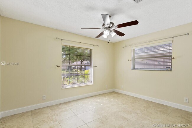 Building Photo - 3562 Southern Orchard Rd W