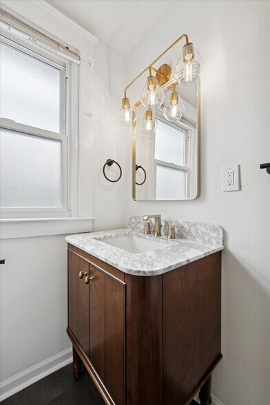 Building Photo - 10 W Jefferson St