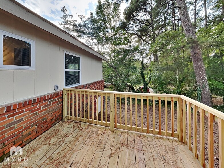 Building Photo - 440 Burgundy Rd