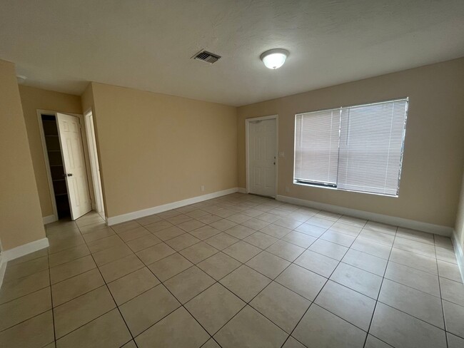 Building Photo - 3 bedroom 2 bath Mangonia Park home for RENT