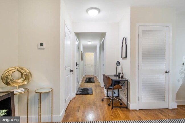 Building Photo - 417 18th St NE