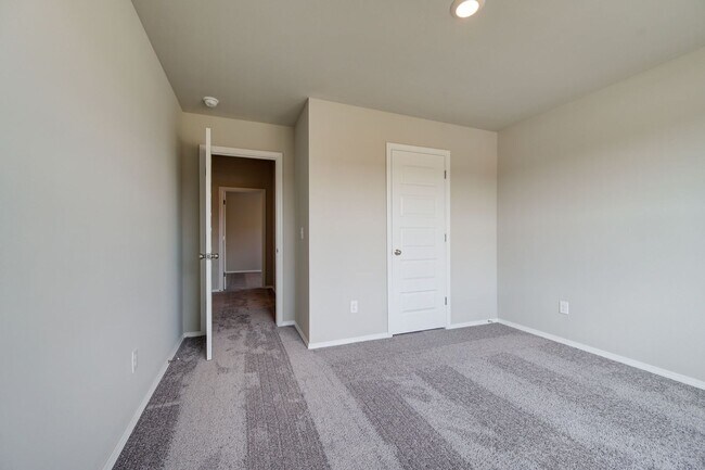 Building Photo - BRAND NEW! 4 Bed 2 Bath Home in Newcastle!