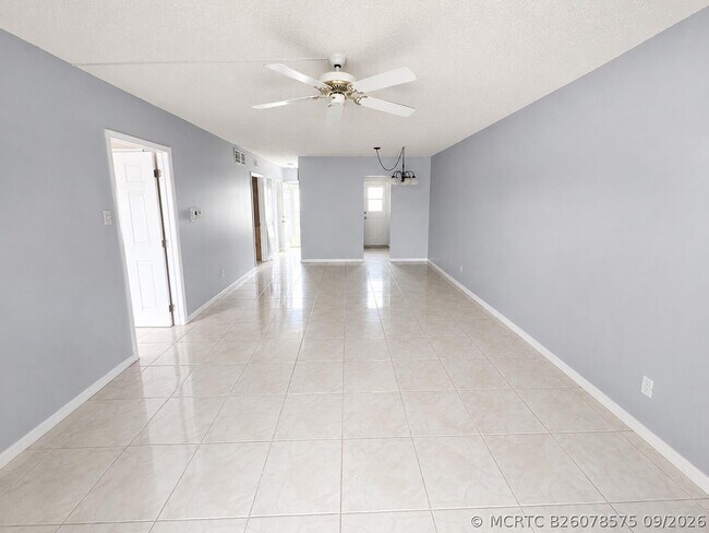 Building Photo - 1114 Lake Terrace