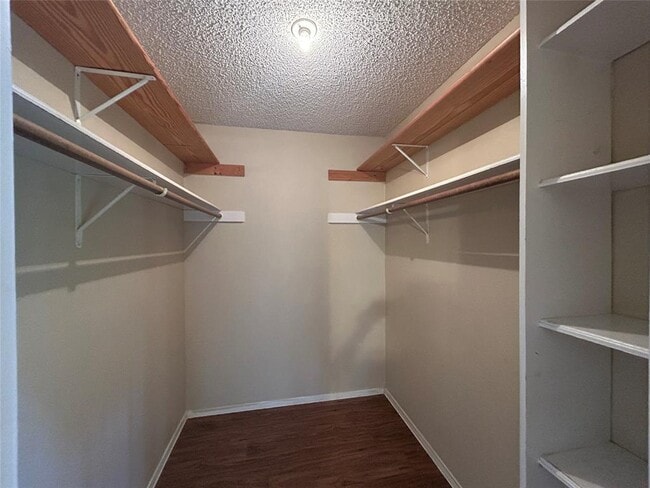 Building Photo - 3902 Beaconsdale Dr