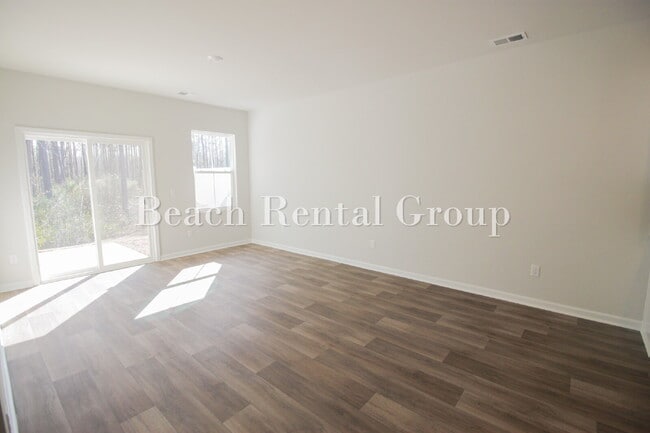 Building Photo - Gorgeous End Unit in Myrtle Beach