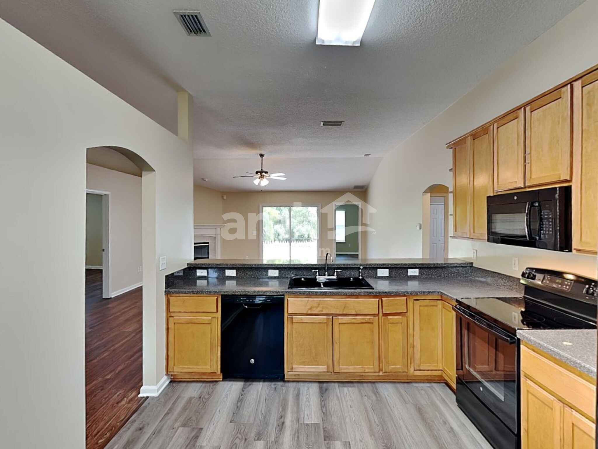 Building Photo - 2533 Royal Pointe Dr
