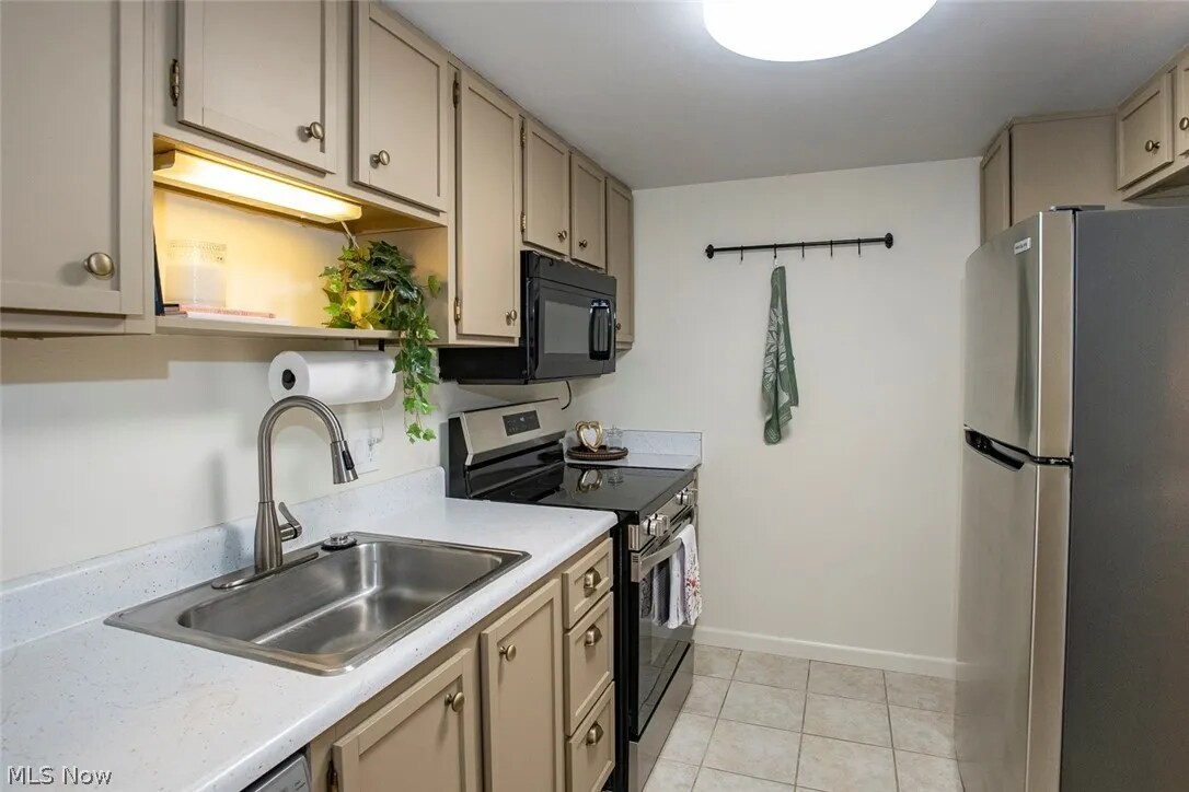 Kitchen - 4849 Grace Rd