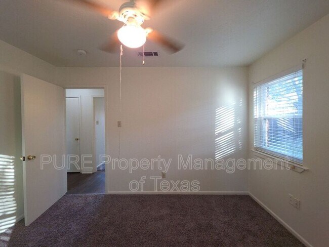 Building Photo - 304 McClendon Dr