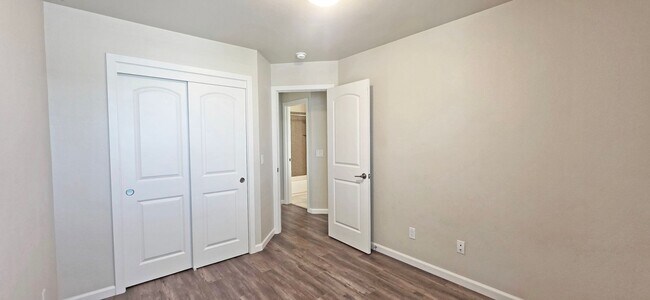 Building Photo - 1982 Dogwood Dr