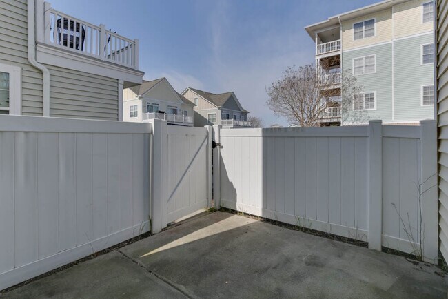 Building Photo - 4138 Seafarer Ave