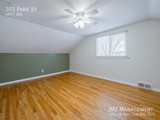 Building Photo - 203 Pare St