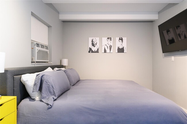 Building Photo - 1020 N Victoria Park Rd