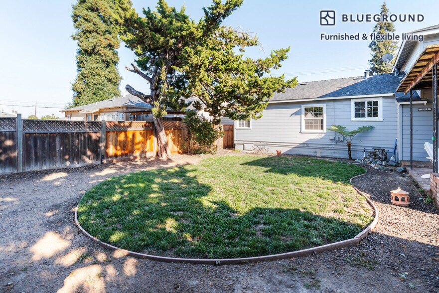 Building Photo - 252 C St