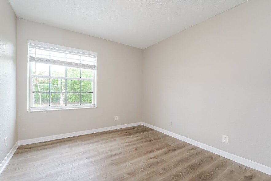 Building Photo - 4124 Pine Hollow Cir