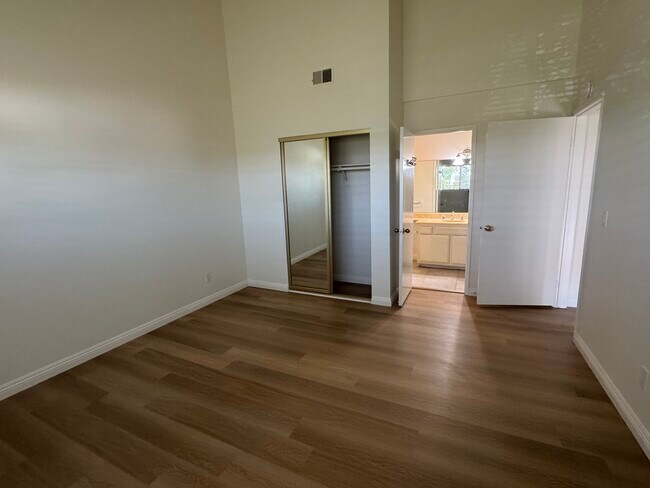 Building Photo - 15220 S Normandie Ave