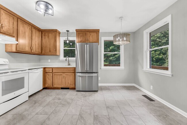 Building Photo - 613 Channell Dr
