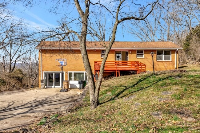 Building Photo - 6469 Fleetwood Dr