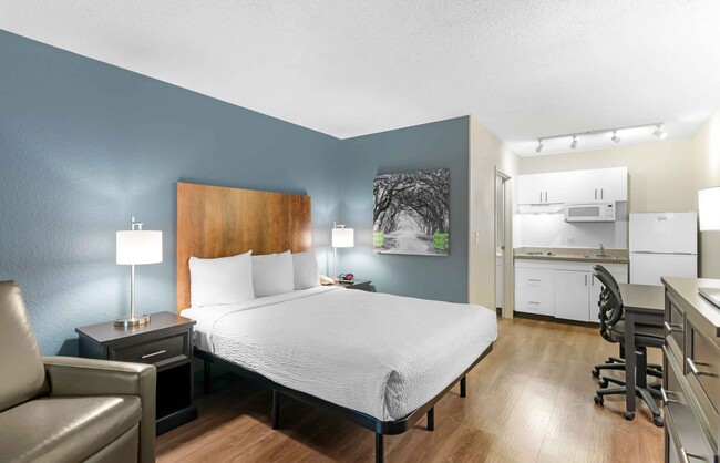 Building Photo - Furnished Studio-Miami - Airport - Blue La...