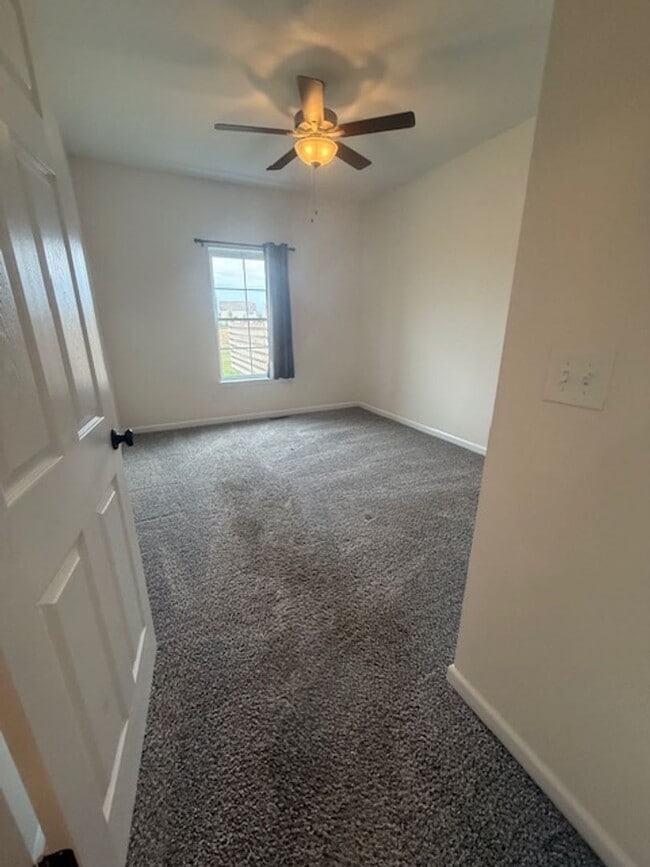Building Photo - Charming 3-bedroom/2-bathroom single famil...