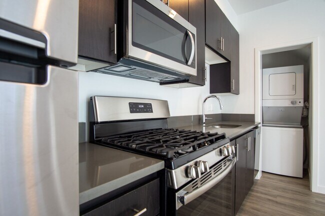 Building Photo - FREE RENT + CASH IN YOUR POCKET! Modern & ...