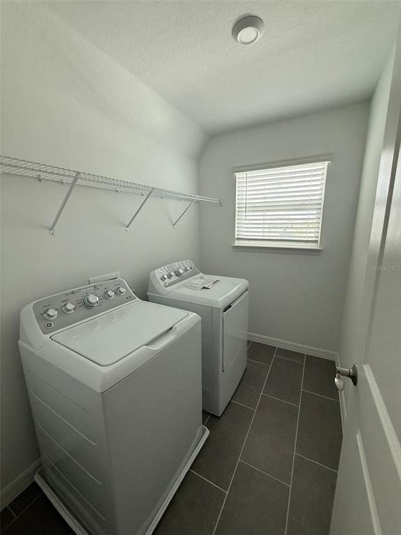Building Photo - 3565 Dahlia Dr