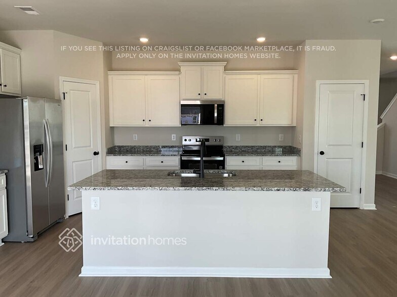 Building Photo - 3355 Fox Hall Dr
