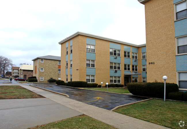 Building Photo - 9801 S Kedzie Ave