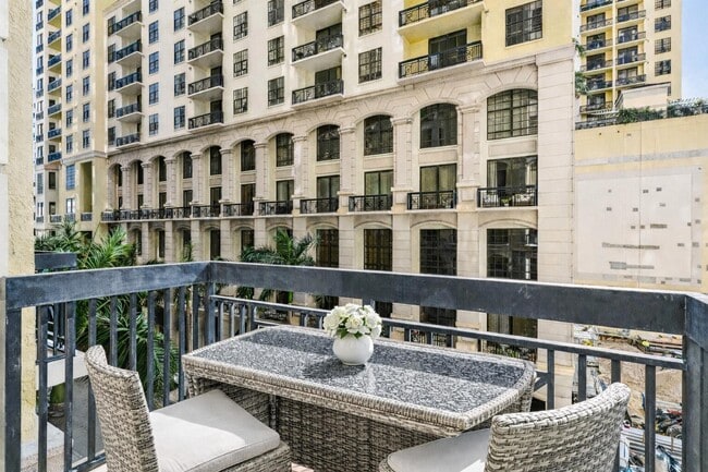 Building Photo - 701 S Olive Ave