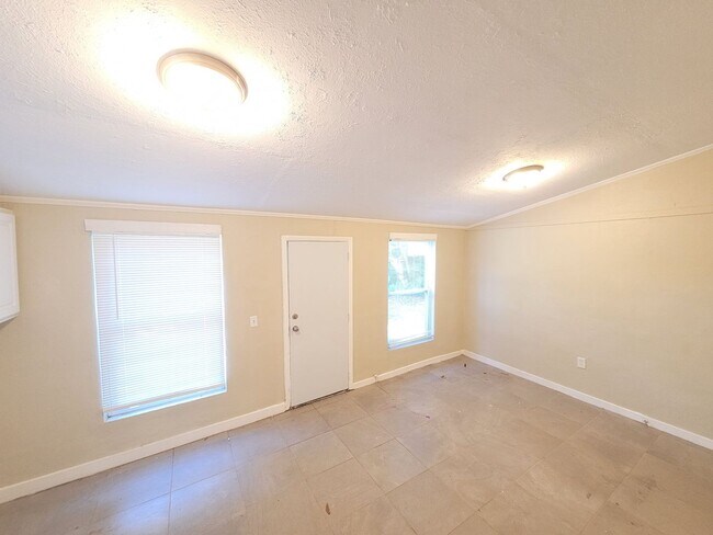 Building Photo - 1408 Dexter Ave