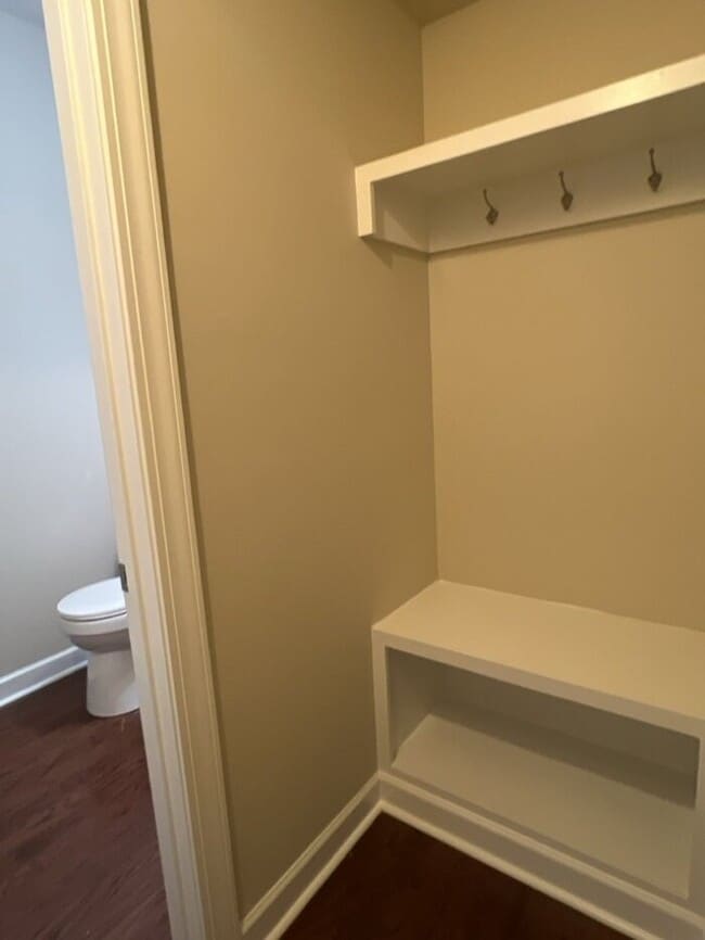 Building Photo - 579 Crossland Dr